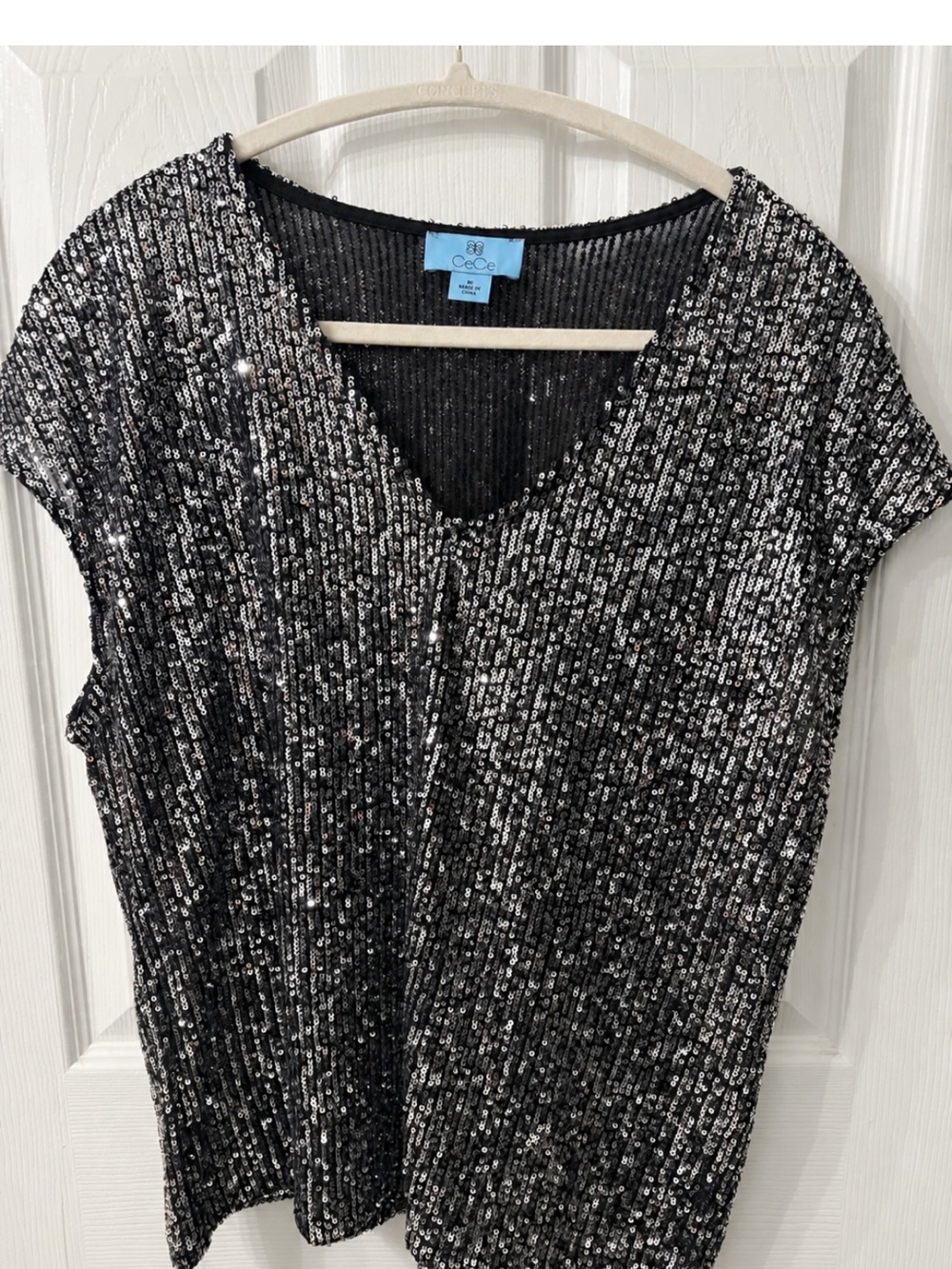 CeCe Black Sequin V-Neck Short Sleeve Top, Medium